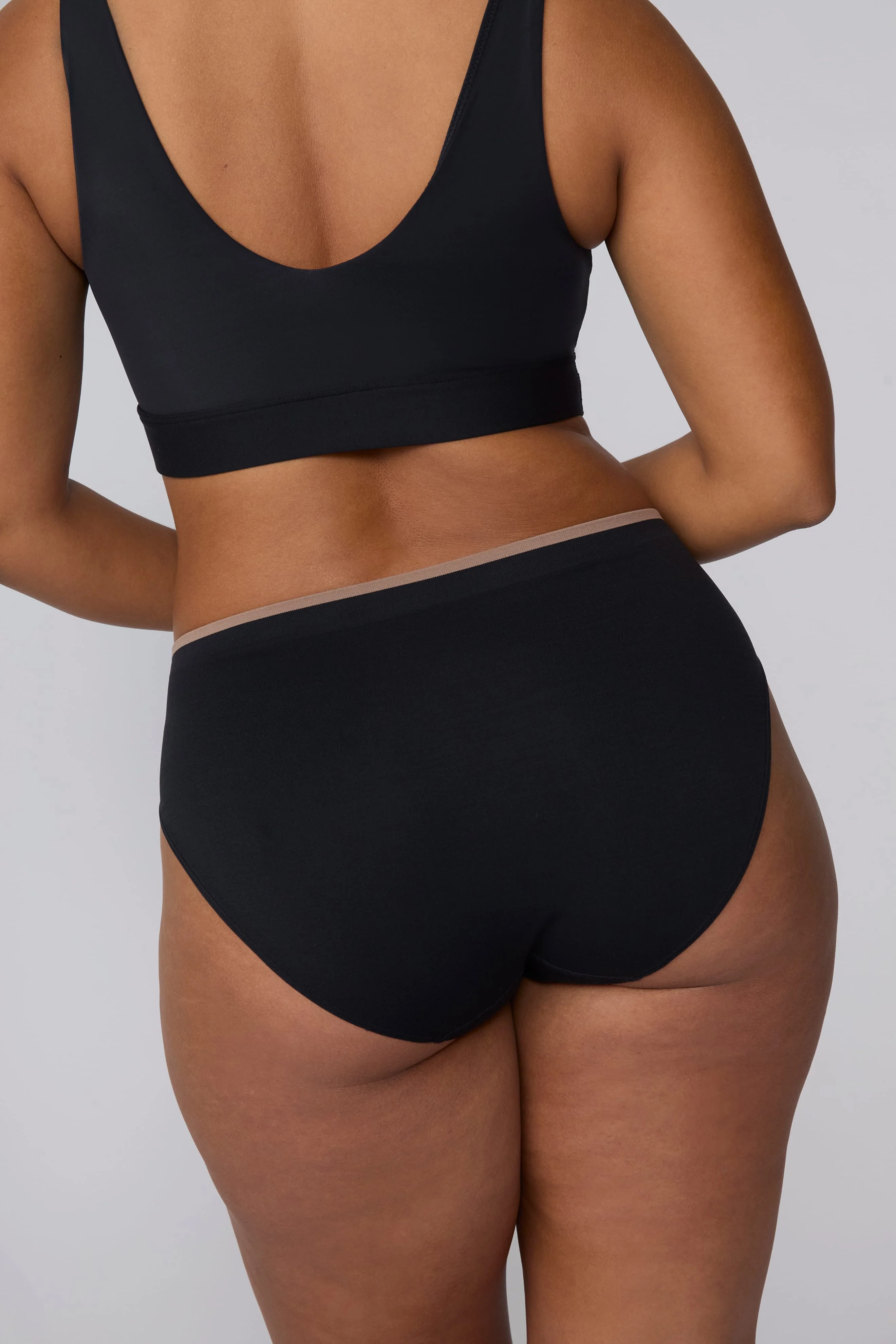 Smooth Seamless Brief - Black - Image 3
